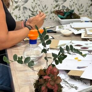 Participantes en taller express de plantas vivas en Barcelona